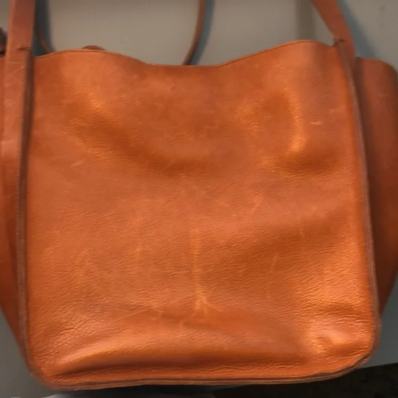 Elegant Tan Leather Madewell Tote Bag - Picture 6 of 14